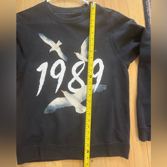 Taylor Swift inspired 1989 Seagulls Graphic Sweatshir - Picture 6 of 7